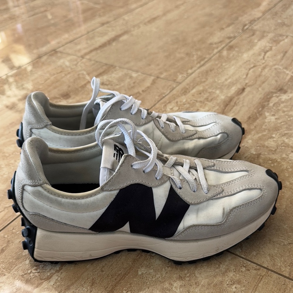 New Balance 327 Sneakers